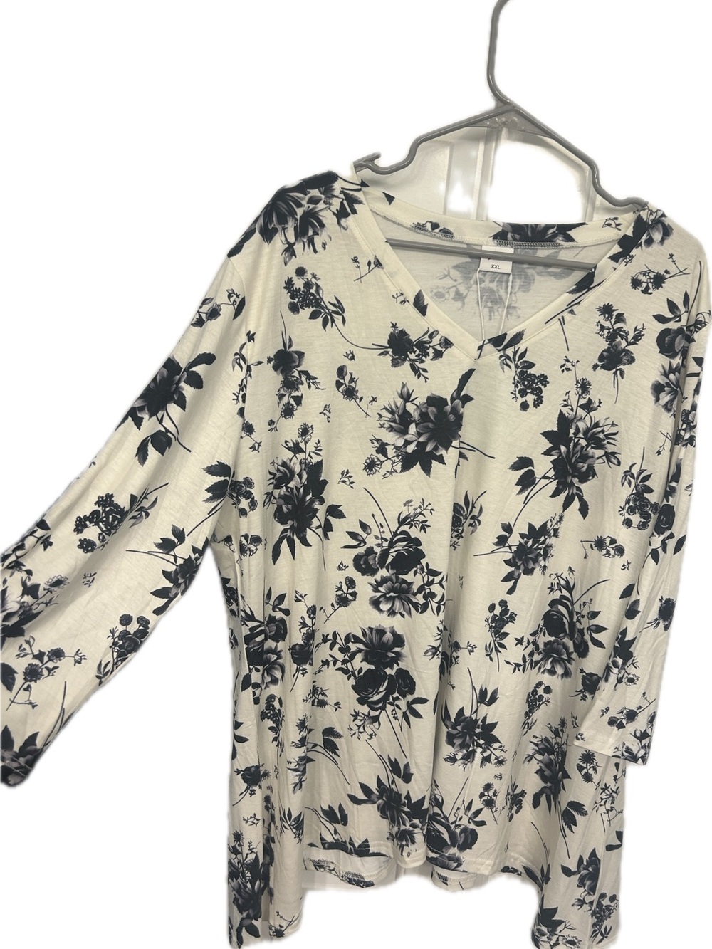 V-Neck Floral 3/4 Sleeve Tunic Top - Cream/Black new with tags